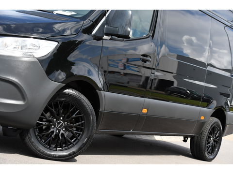 Mercedes-Benz Sprinter 314 2.2 CDI L2H2 Black Edition Camera, Cruise, 3500KG Trekhaak, Carplay, Automaat, Mbux, 143PK, NAVI, Uniek!