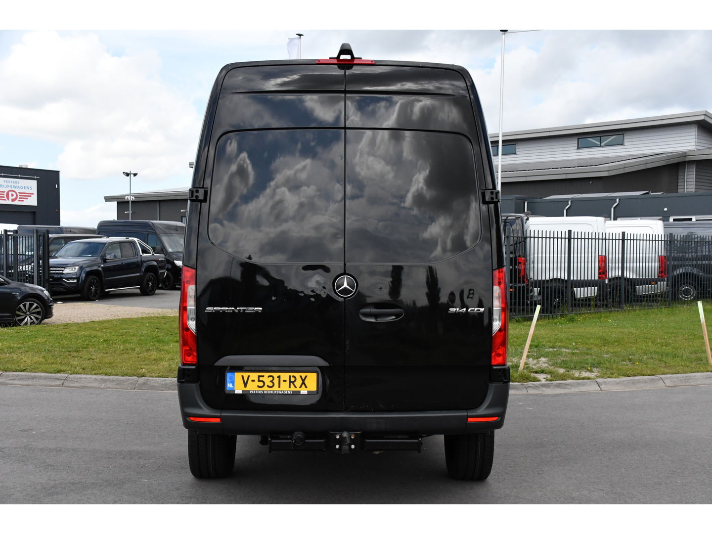 Mercedes-Benz Sprinter 314 2.2 CDI L2H2 Black Edition Camera, Cruise, 3500KG Trekhaak, Carplay, Automaat, Mbux, 143PK, NAVI, Uniek!