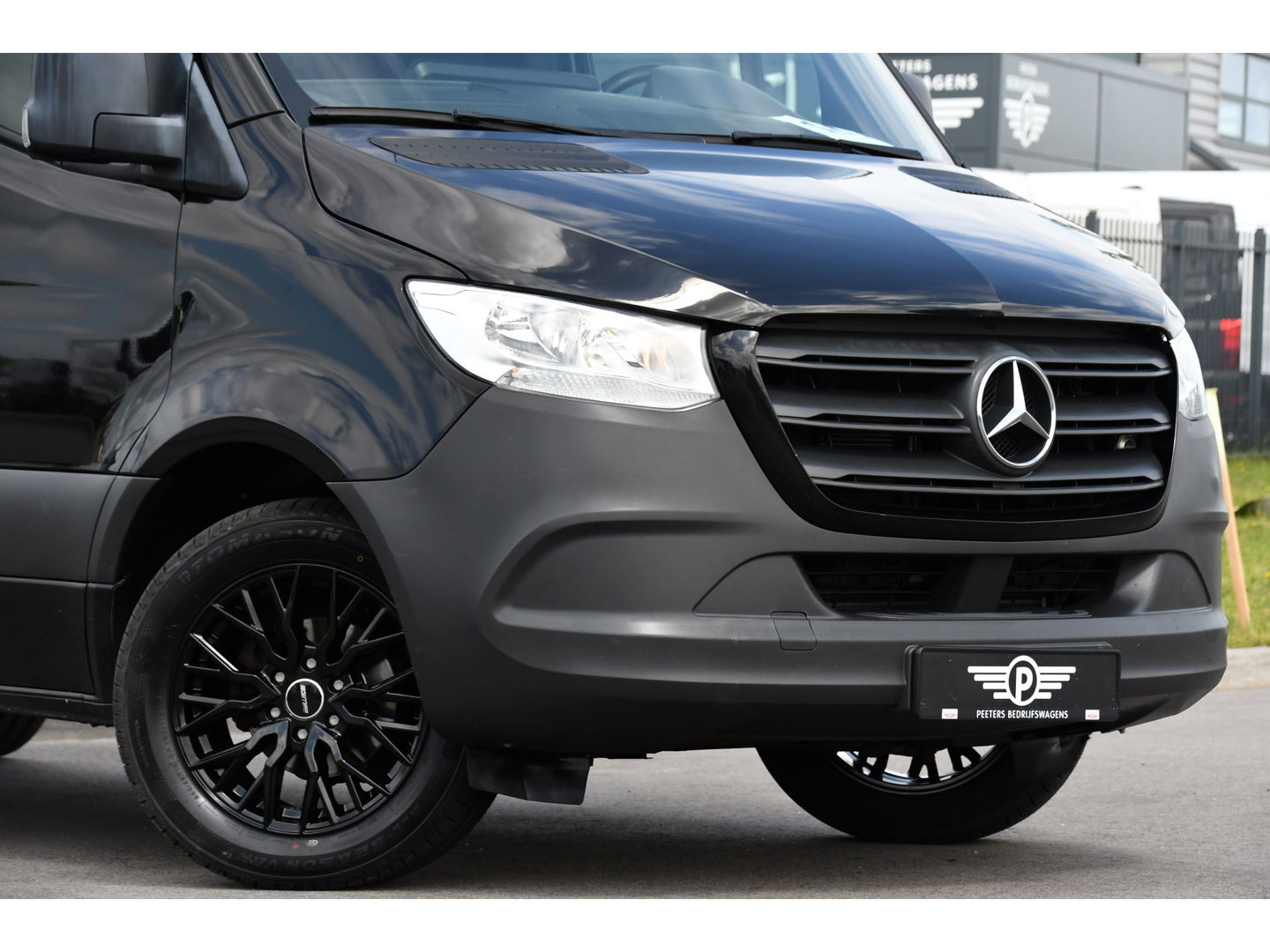 Mercedes-Benz Sprinter 314 2.2 CDI L2H2 Black Edition Camera, Cruise, 3500KG Trekhaak, Carplay, Automaat, Mbux, 143PK, NAVI, Uniek!