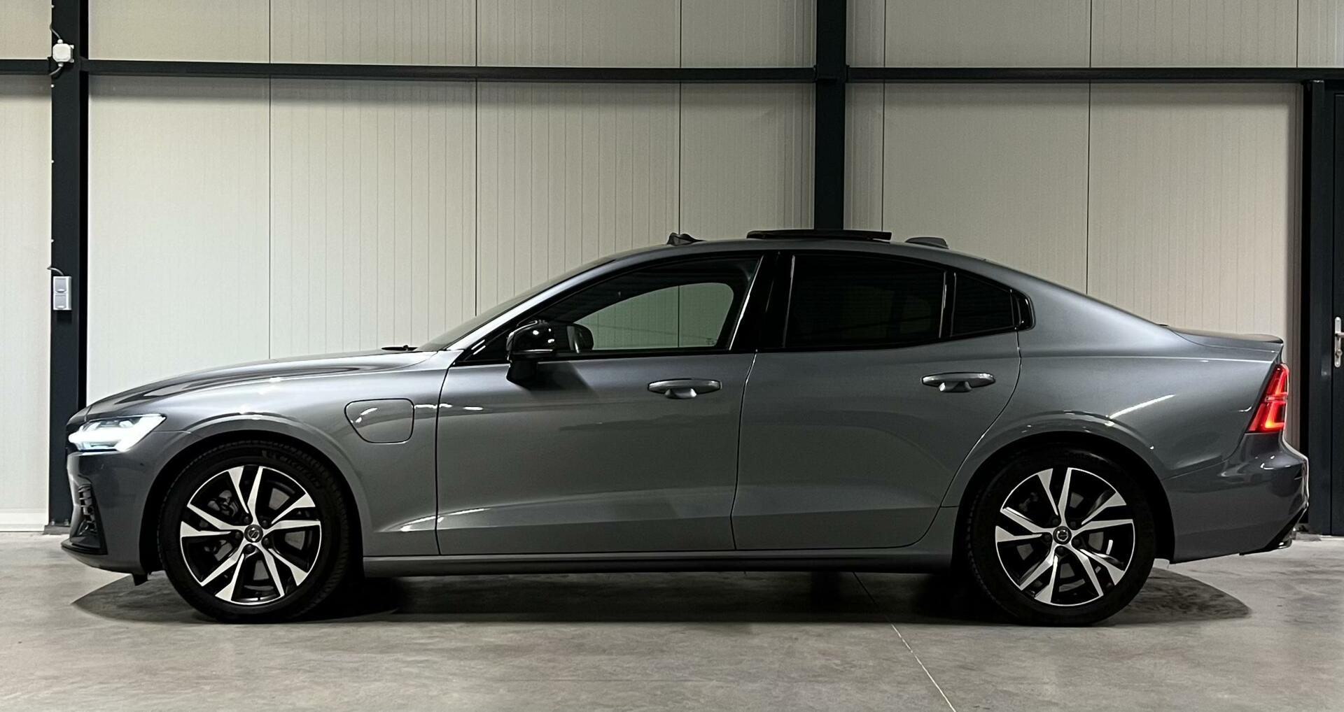 Volvo S60 2.0 T8 AWD Twin Engine R-Design Pano Head-up NAP