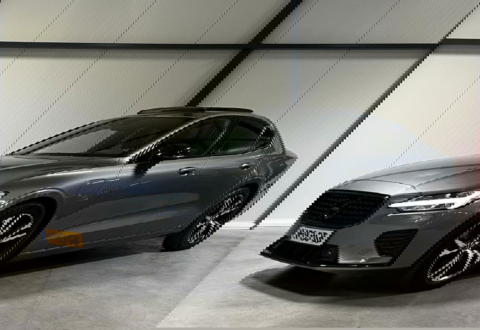 Volvo S60 2.0 T8 AWD Twin Engine R-Design Pano Head-up NAP