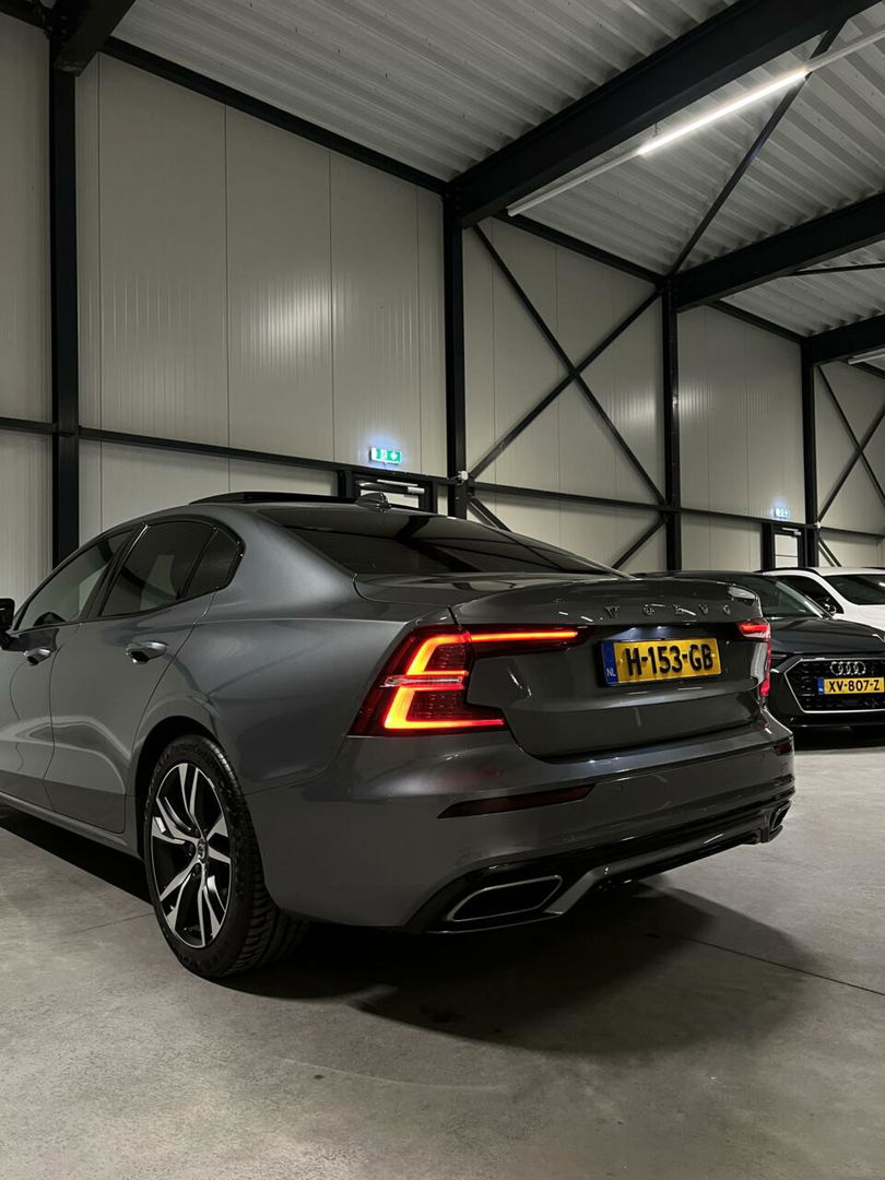 Volvo S60 2.0 T8 AWD Twin Engine R-Design Pano Head-up NAP