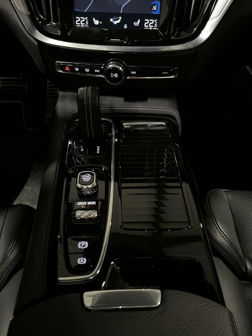 Volvo S60 2.0 T8 AWD Twin Engine R-Design Pano Head-up NAP
