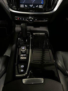 Volvo S60 2.0 T8 AWD Twin Engine R-Design Pano Head-up NAP