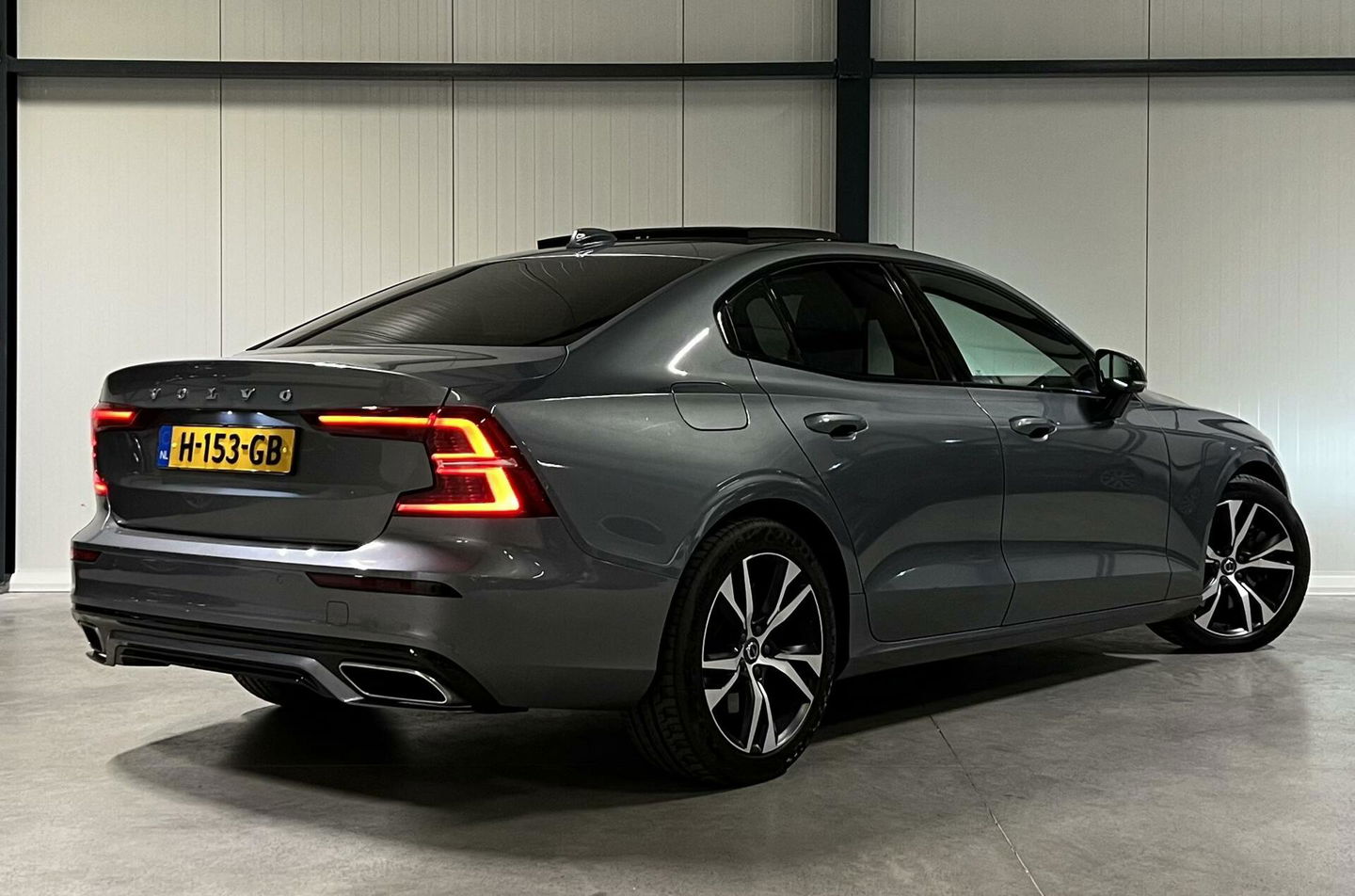 Volvo S60 2.0 T8 AWD Twin Engine R-Design Pano Head-up NAP