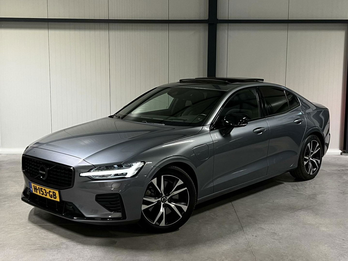 Volvo S60 2.0 T8 AWD Twin Engine R-Design Pano Head-up NAP