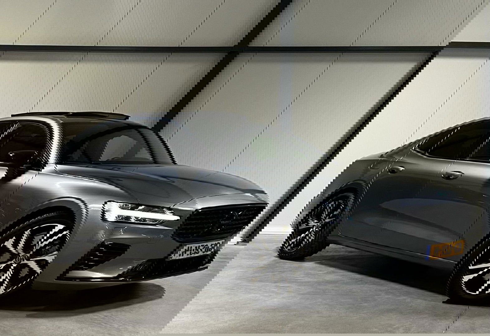 Volvo S60 2.0 T8 AWD Twin Engine R-Design Pano Head-up NAP