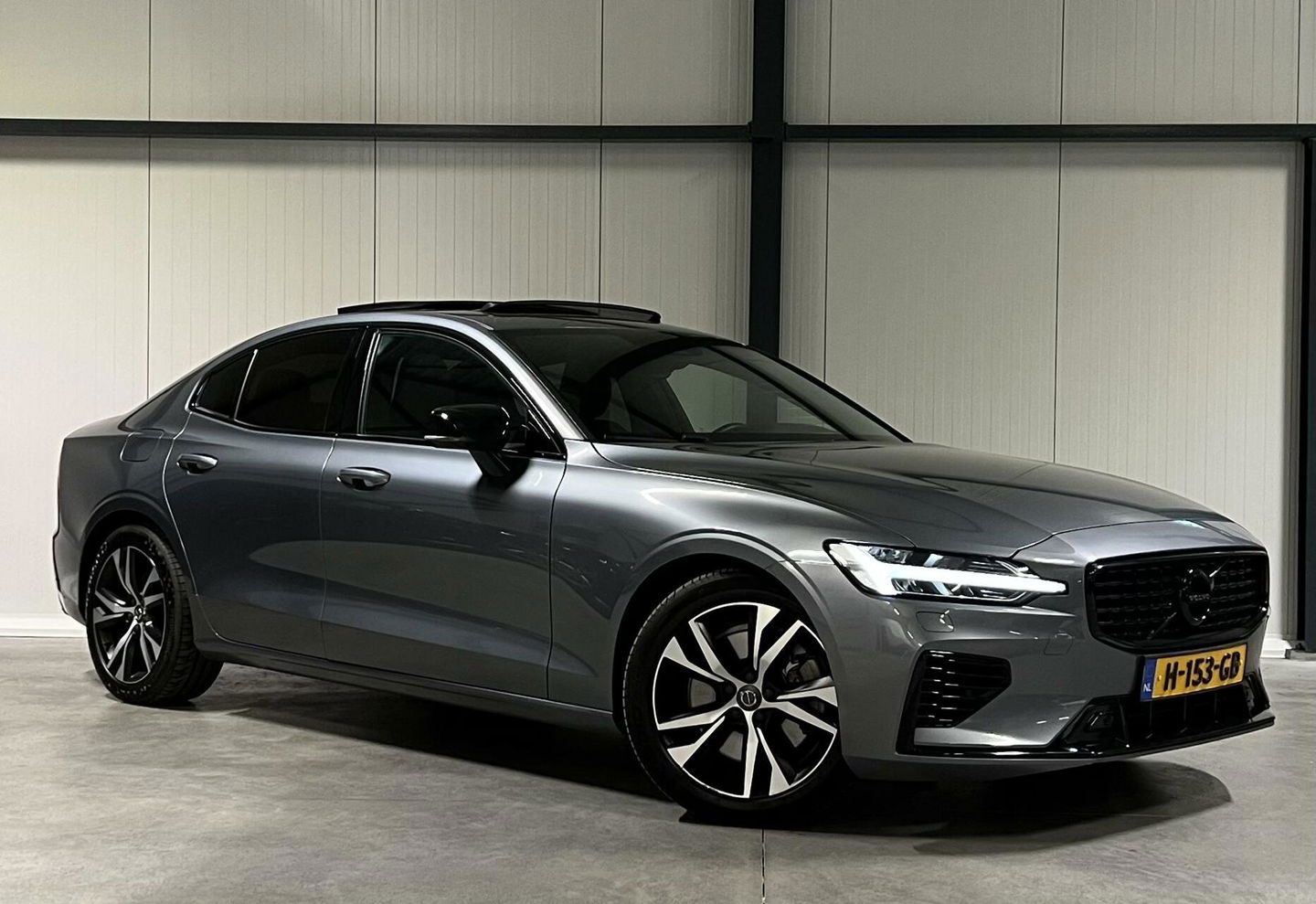 Volvo S60 2.0 T8 AWD Twin Engine R-Design Pano Head-up NAP