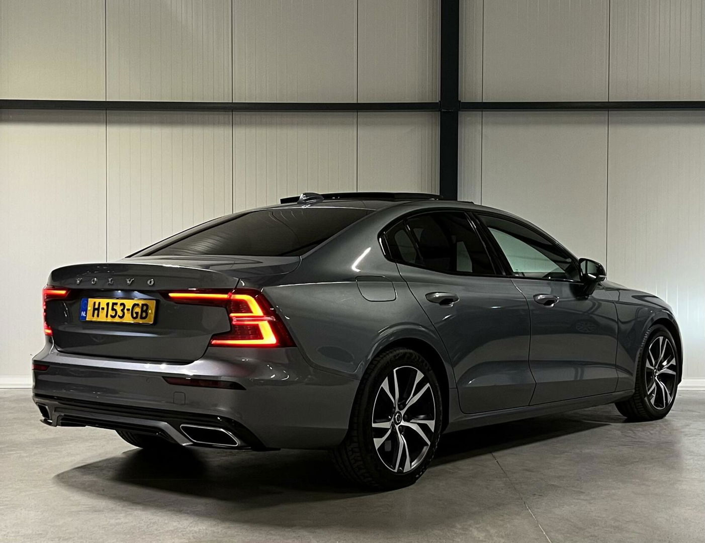 Volvo S60 2.0 T8 AWD Twin Engine R-Design Pano Head-up NAP