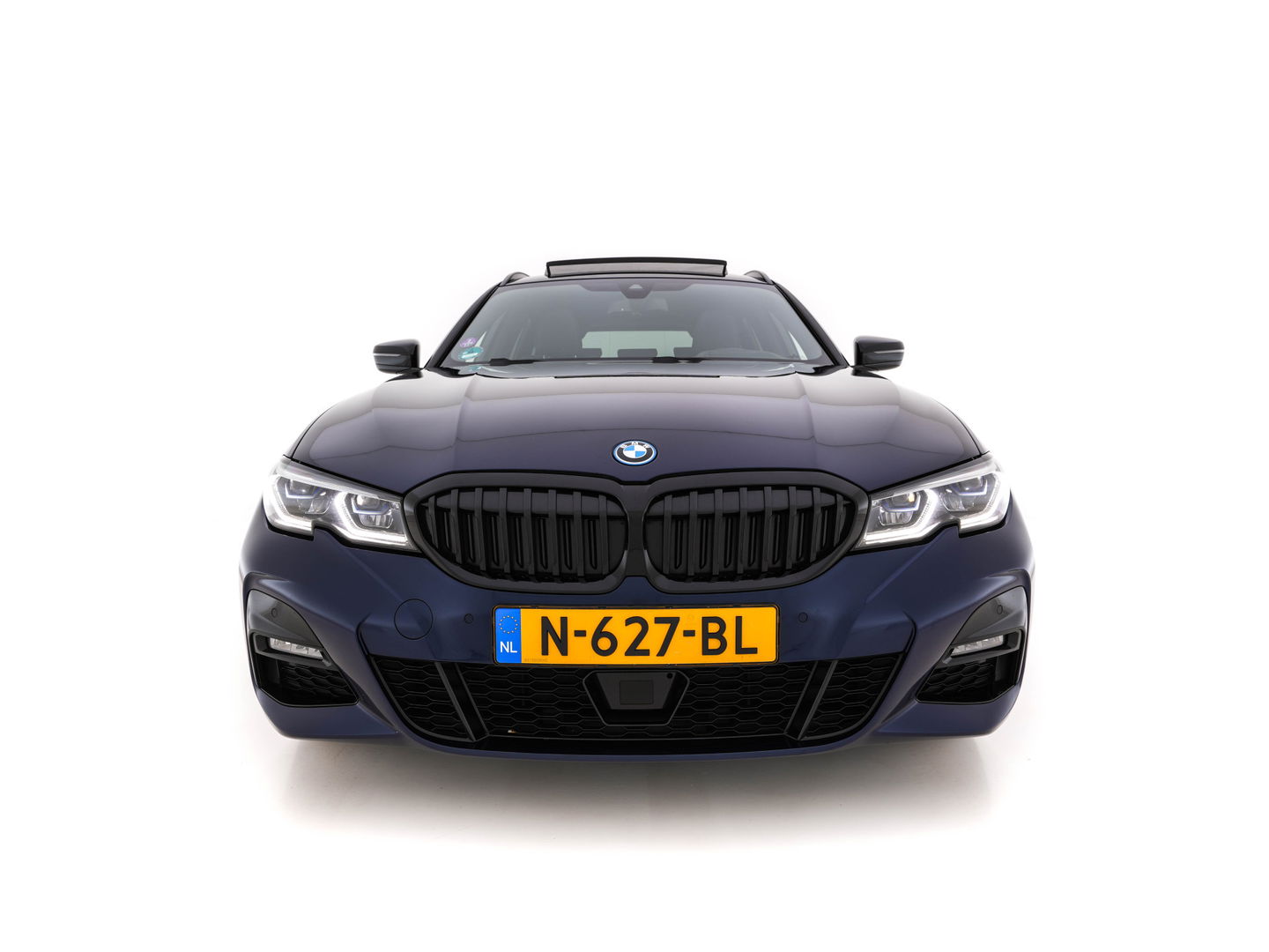 BMW 3 Serie Touring 330e Business Edition Plus M-Sportpack (INCL-BTW) *PANO | VERNASCA-FULL-LEATHER | HEAD-UP | FULL-LED | DIGI-COCKPIT | NAVI-FULLMAP | HEATED-SPORTSEATS | HIFI-SOUND | CAMERA | AMBIENT-LIGHT | TOWBAR | 19''ALU*