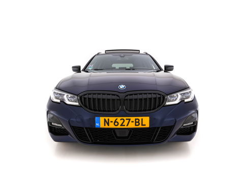 BMW 3 Serie Touring 330e Business Edition Plus M-Sportpack (INCL-BTW) *PANO | VERNASCA-FULL-LEATHER | HEAD-UP | FULL-LED | DIGI-COCKPIT | NAVI-FULLMAP | HEATED-SPORTSEATS | HIFI-SOUND | CAMERA | AMBIENT-LIGHT | TOWBAR | 19''ALU*