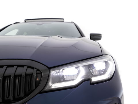 BMW 3 Serie Touring 330e Business Edition Plus M-Sportpack (INCL-BTW) *PANO | VERNASCA-FULL-LEATHER | HEAD-UP | FULL-LED | DIGI-COCKPIT | NAVI-FULLMAP | HEATED-SPORTSEATS | HIFI-SOUND | CAMERA | AMBIENT-LIGHT | TOWBAR | 19''ALU*