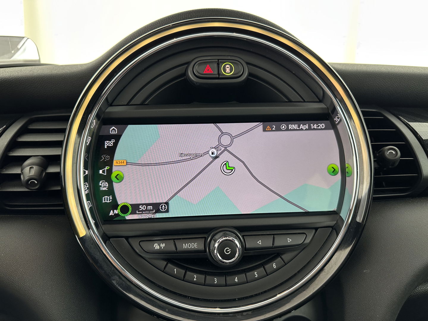 MINI Mini Electric Yours 33 kWh [ 3-Fase ] (INCL-BTW) *PANO | LUXURY-LEATHER | HARMAN/KARDON-AUDIO | FULL-LED | KEYLESS | CAMERA | NAVI-FULLMAP | DIGI-COCKPIT | DAB | HEAD-UP | HEATED-SPORTSEATS | 17"ALU*