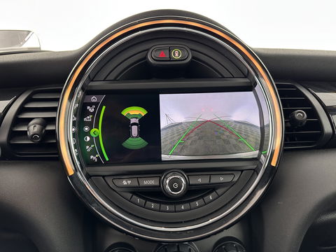 MINI Mini Electric Yours 33 kWh [ 3-Fase ] (INCL-BTW) *PANO | LUXURY-LEATHER | HARMAN/KARDON-AUDIO | FULL-LED | KEYLESS | CAMERA | NAVI-FULLMAP | DIGI-COCKPIT | DAB | HEAD-UP | HEATED-SPORTSEATS | 17"ALU*