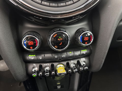 MINI Mini Electric Yours 33 kWh [ 3-Fase ] (INCL-BTW) *PANO | LUXURY-LEATHER | HARMAN/KARDON-AUDIO | FULL-LED | KEYLESS | CAMERA | NAVI-FULLMAP | DIGI-COCKPIT | DAB | HEAD-UP | HEATED-SPORTSEATS | 17"ALU*