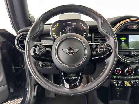 MINI Mini Electric Yours 33 kWh [ 3-Fase ] (INCL-BTW) *PANO | LUXURY-LEATHER | HARMAN/KARDON-AUDIO | FULL-LED | KEYLESS | CAMERA | NAVI-FULLMAP | DIGI-COCKPIT | DAB | HEAD-UP | HEATED-SPORTSEATS | 17"ALU*