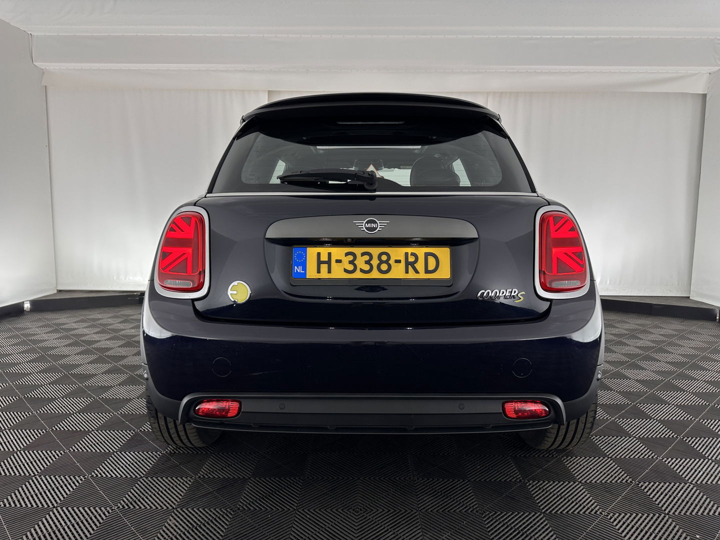 MINI Mini Electric Yours 33 kWh [ 3-Fase ] (INCL-BTW) *PANO | LUXURY-LEATHER | HARMAN/KARDON-AUDIO | FULL-LED | KEYLESS | CAMERA | NAVI-FULLMAP | DIGI-COCKPIT | DAB | HEAD-UP | HEATED-SPORTSEATS | 17"ALU*