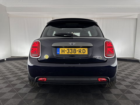 MINI Mini Electric Yours 33 kWh [ 3-Fase ] (INCL-BTW) *PANO | LUXURY-LEATHER | HARMAN/KARDON-AUDIO | FULL-LED | KEYLESS | CAMERA | NAVI-FULLMAP | DIGI-COCKPIT | DAB | HEAD-UP | HEATED-SPORTSEATS | 17"ALU*