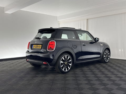 MINI Mini Electric Yours 33 kWh [ 3-Fase ] (INCL-BTW) *PANO | LUXURY-LEATHER | HARMAN/KARDON-AUDIO | FULL-LED | KEYLESS | CAMERA | NAVI-FULLMAP | DIGI-COCKPIT | DAB | HEAD-UP | HEATED-SPORTSEATS | 17"ALU*