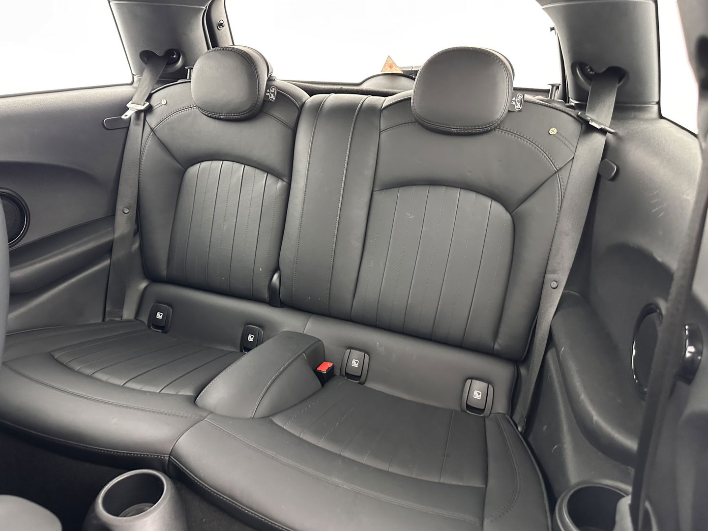 MINI Mini Electric Yours 33 kWh [ 3-Fase ] (INCL-BTW) *PANO | LUXURY-LEATHER | HARMAN/KARDON-AUDIO | FULL-LED | KEYLESS | CAMERA | NAVI-FULLMAP | DIGI-COCKPIT | DAB | HEAD-UP | HEATED-SPORTSEATS | 17"ALU*