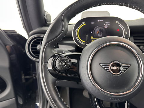 MINI Mini Electric Yours 33 kWh [ 3-Fase ] (INCL-BTW) *PANO | LUXURY-LEATHER | HARMAN/KARDON-AUDIO | FULL-LED | KEYLESS | CAMERA | NAVI-FULLMAP | DIGI-COCKPIT | DAB | HEAD-UP | HEATED-SPORTSEATS | 17"ALU*