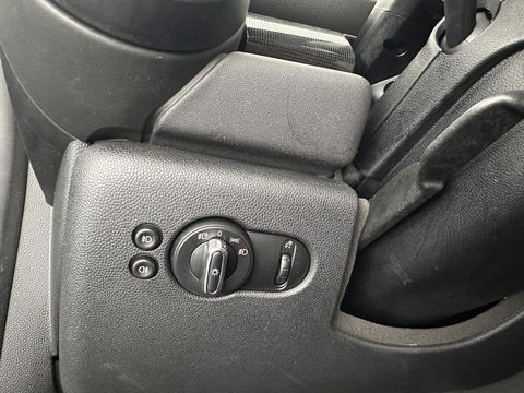 MINI Mini Electric Yours 33 kWh [ 3-Fase ] (INCL-BTW) *PANO | LUXURY-LEATHER | HARMAN/KARDON-AUDIO | FULL-LED | KEYLESS | CAMERA | NAVI-FULLMAP | DIGI-COCKPIT | DAB | HEAD-UP | HEATED-SPORTSEATS | 17"ALU*