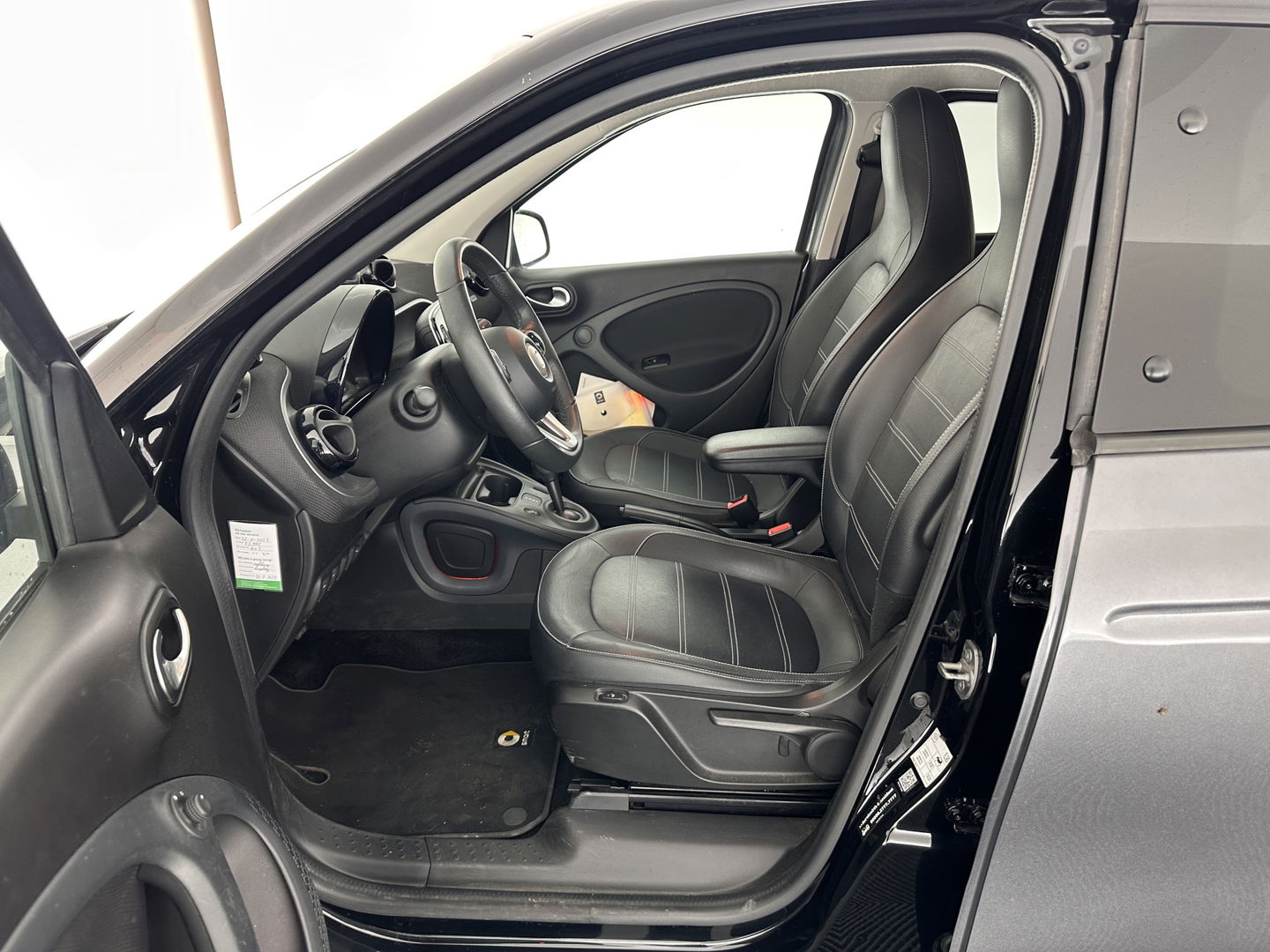 Smart Forfour EQ Business Solution 18 kWh [ 3-Fase ] ( INCL-BTW ) Aut. *FULL-LEATHER | NAVI-FULLMAP | HEATED-COMFORTSEATS | CRUISE | AIRCO | AMBIENT-LIGHT | 15''ALU*
