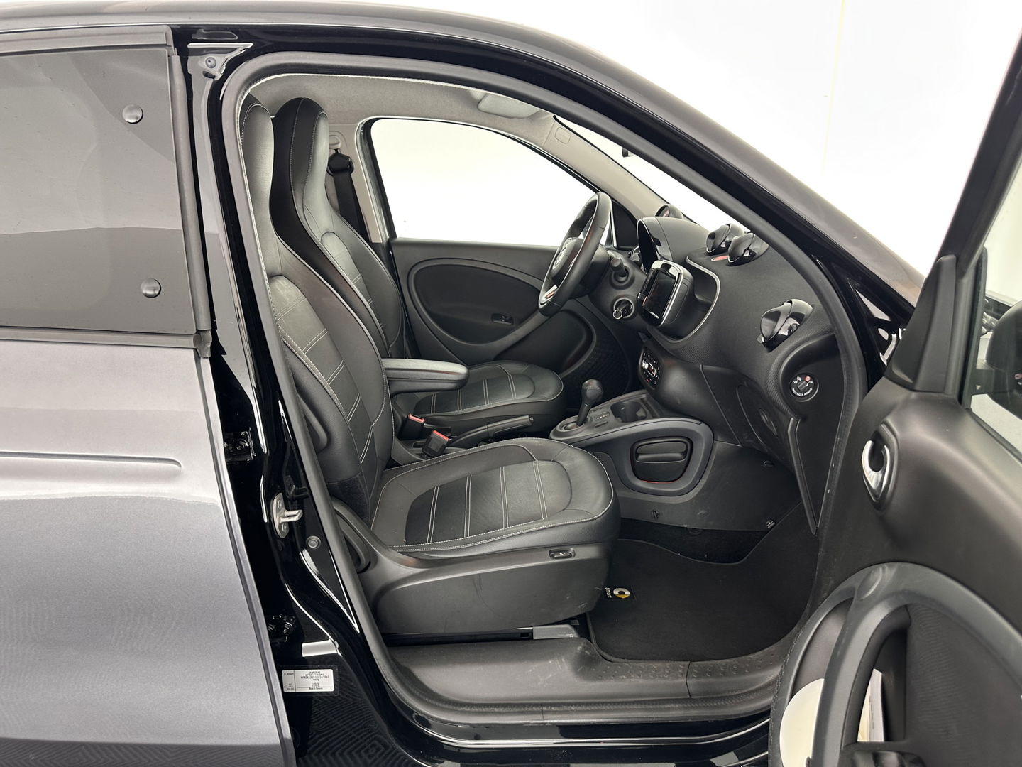 Smart Forfour EQ Business Solution 18 kWh [ 3-Fase ] ( INCL-BTW ) Aut. *FULL-LEATHER | NAVI-FULLMAP | HEATED-COMFORTSEATS | CRUISE | AIRCO | AMBIENT-LIGHT | 15''ALU*