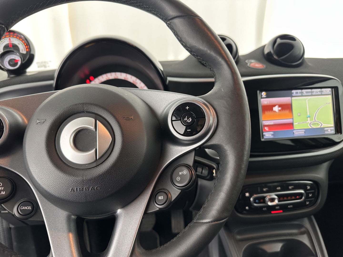 Smart Forfour EQ Business Solution 18 kWh [ 3-Fase ] ( INCL-BTW ) Aut. *FULL-LEATHER | NAVI-FULLMAP | HEATED-COMFORTSEATS | CRUISE | AIRCO | AMBIENT-LIGHT | 15''ALU*