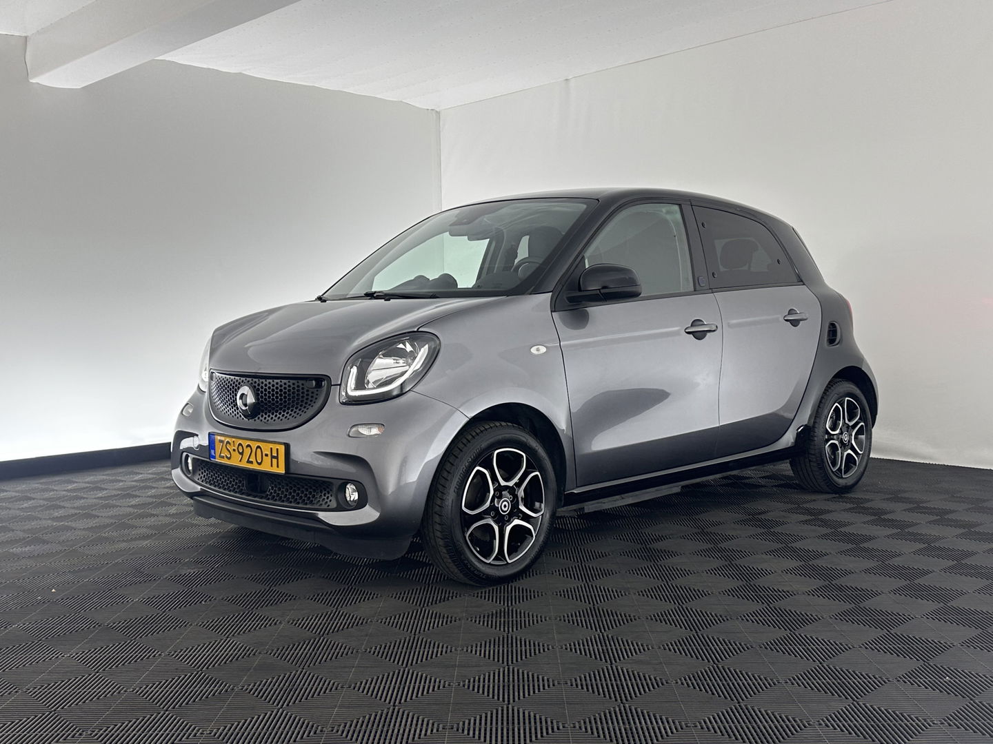 Smart Forfour EQ Business Solution 18 kWh [ 3-Fase ] ( INCL-BTW ) Aut. *FULL-LEATHER | NAVI-FULLMAP | HEATED-COMFORTSEATS | CRUISE | AIRCO | AMBIENT-LIGHT | 15''ALU*