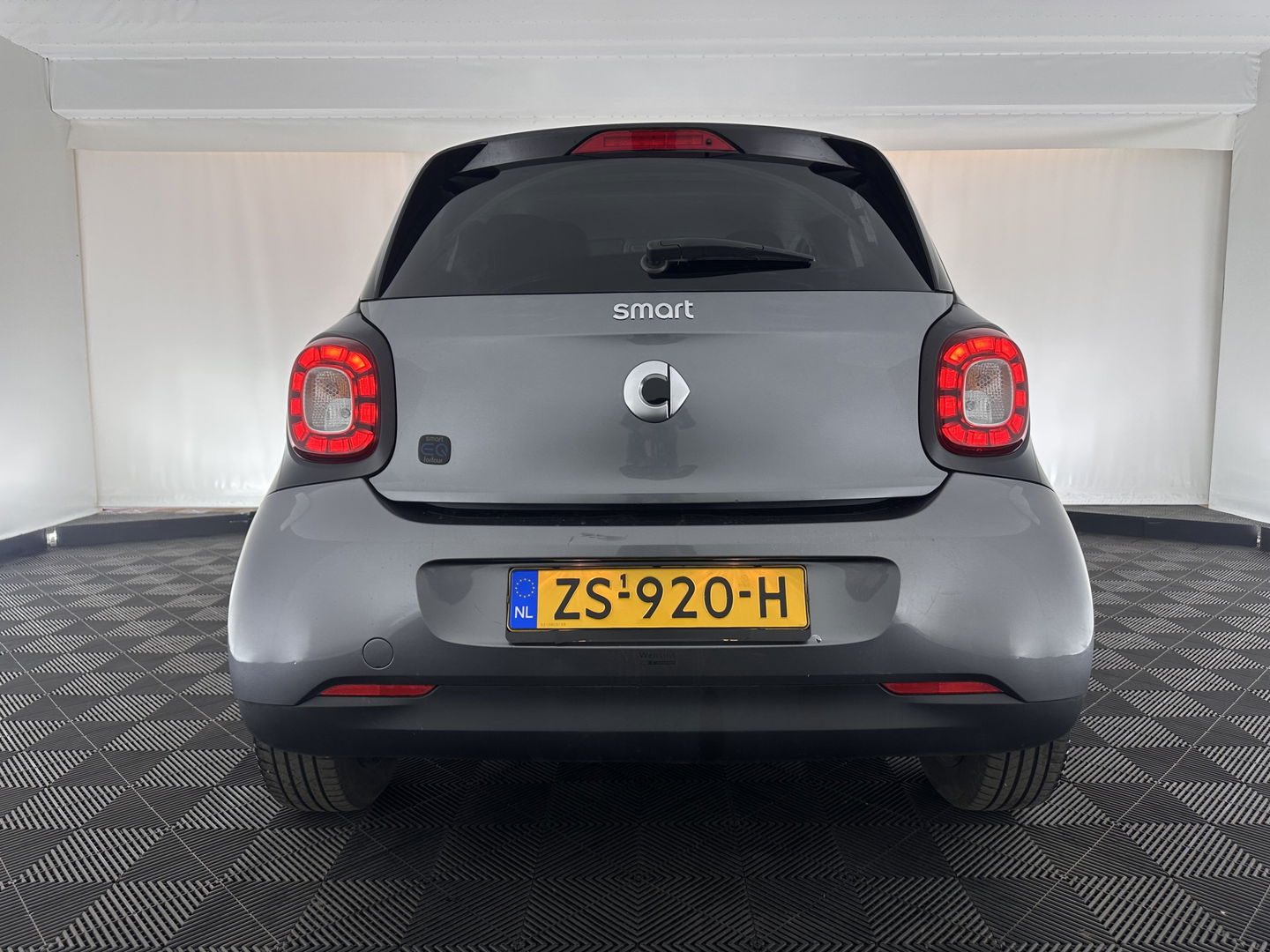 Smart Forfour EQ Business Solution 18 kWh [ 3-Fase ] ( INCL-BTW ) Aut. *FULL-LEATHER | NAVI-FULLMAP | HEATED-COMFORTSEATS | CRUISE | AIRCO | AMBIENT-LIGHT | 15''ALU*