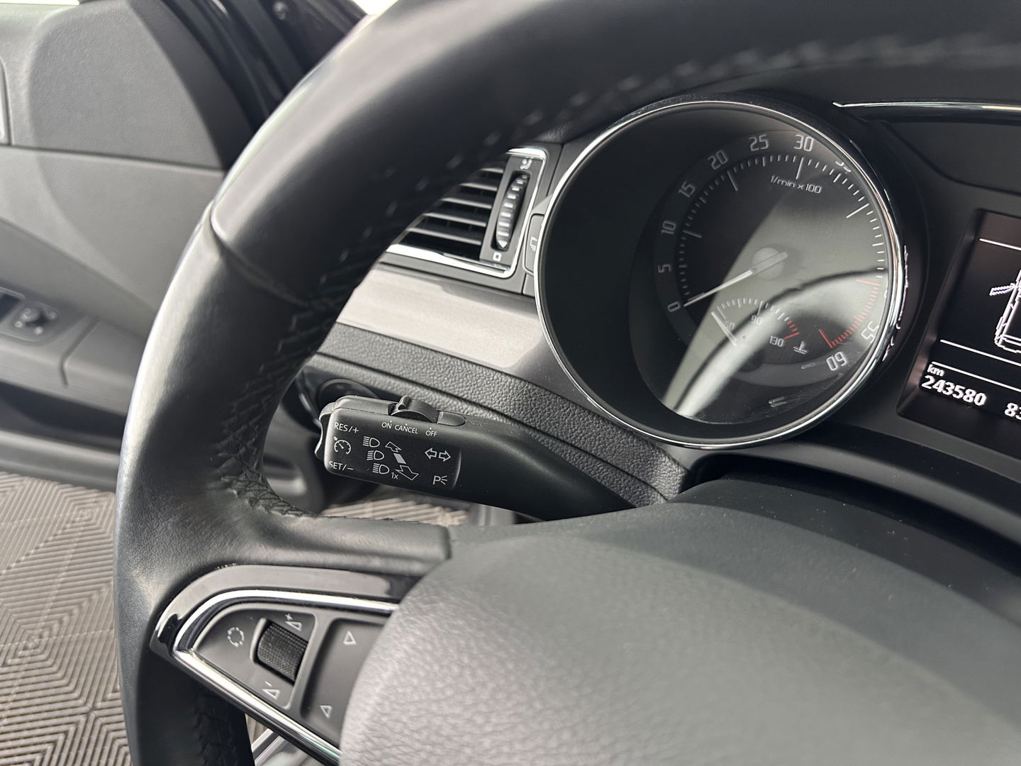 Škoda Superb Combi 1.6 TDI Active Business *NAVI-FULLMAP | AIRCO | PDC | AMUNDSEN-AUDIO | CRUISE | COMFORT-SEATS | 16''ALU*