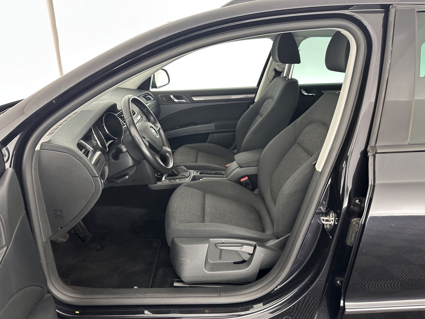 Škoda Superb Combi 1.6 TDI Active Business *NAVI-FULLMAP | AIRCO | PDC | AMUNDSEN-AUDIO | CRUISE | COMFORT-SEATS | 16''ALU*