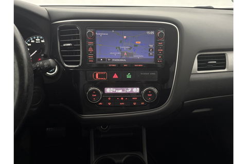 Mitsubishi Outlander 2.0 PHEV Executive Edition Hybride Automaat Camera Clima Cruise LED Navigatie 18"LMV