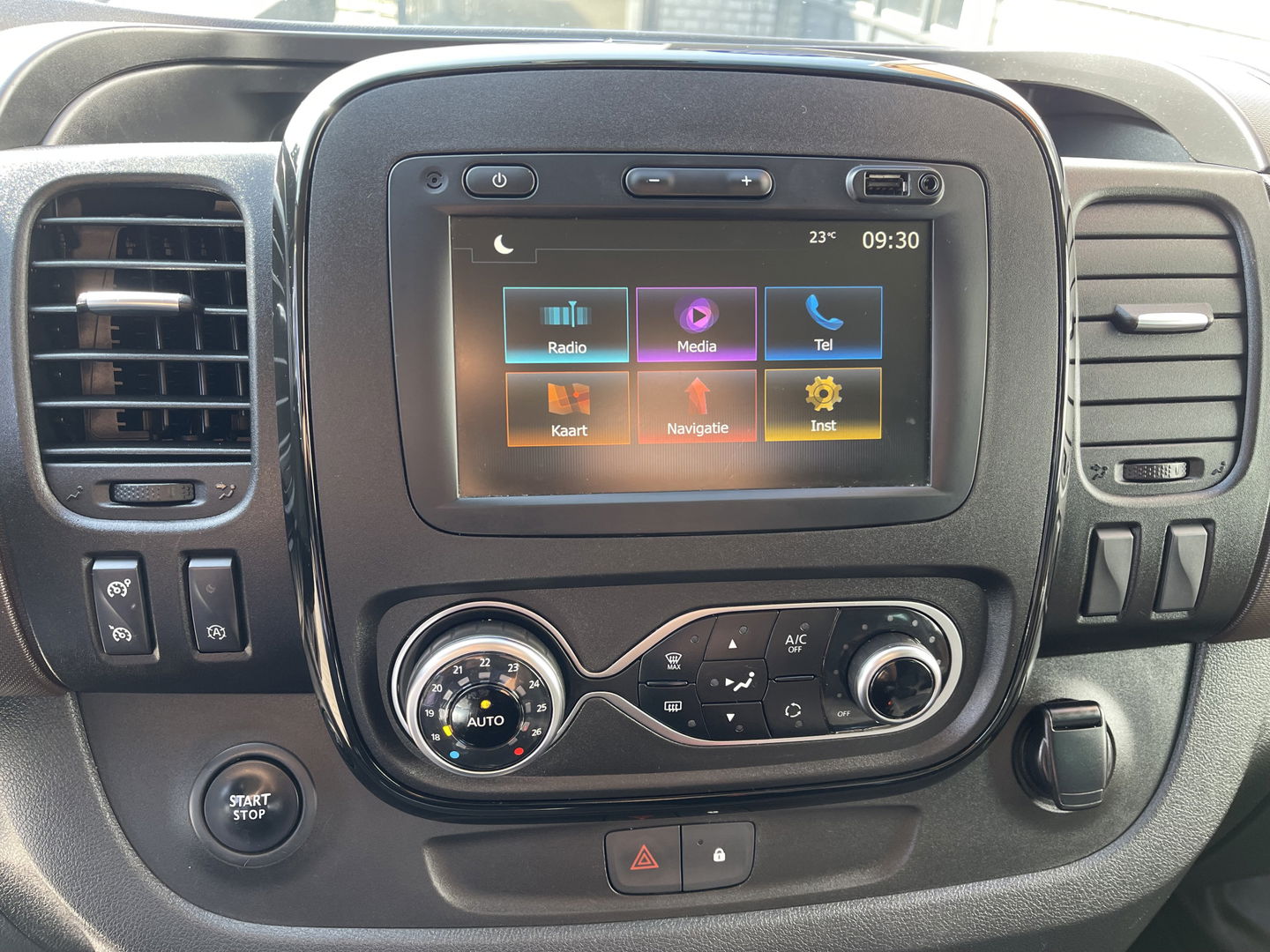 Fiat Talento 2.0 MultiJet 170pk automaat L2H1 SX DC 5 persoons / vaste prijs rijklaar € 23.950 ex btw / lease vanaf € 391 / dubbele schuifdeur / airco / cruise / navi / camera / trekhaak !