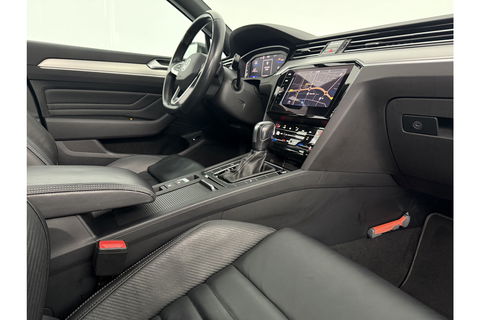 Volkswagen Passat 1.5 TSI 150PK R-Line DSG Pano LED Virtual Trekhaak ACC Camera Clima Carplay Leder Navi 18"LMV PDC