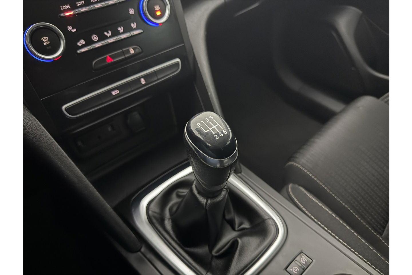 Renault Mégane 1.3 TCe Zen Clima LED Cruise Virtual Navigatie Parkeersensoren 17''LMV