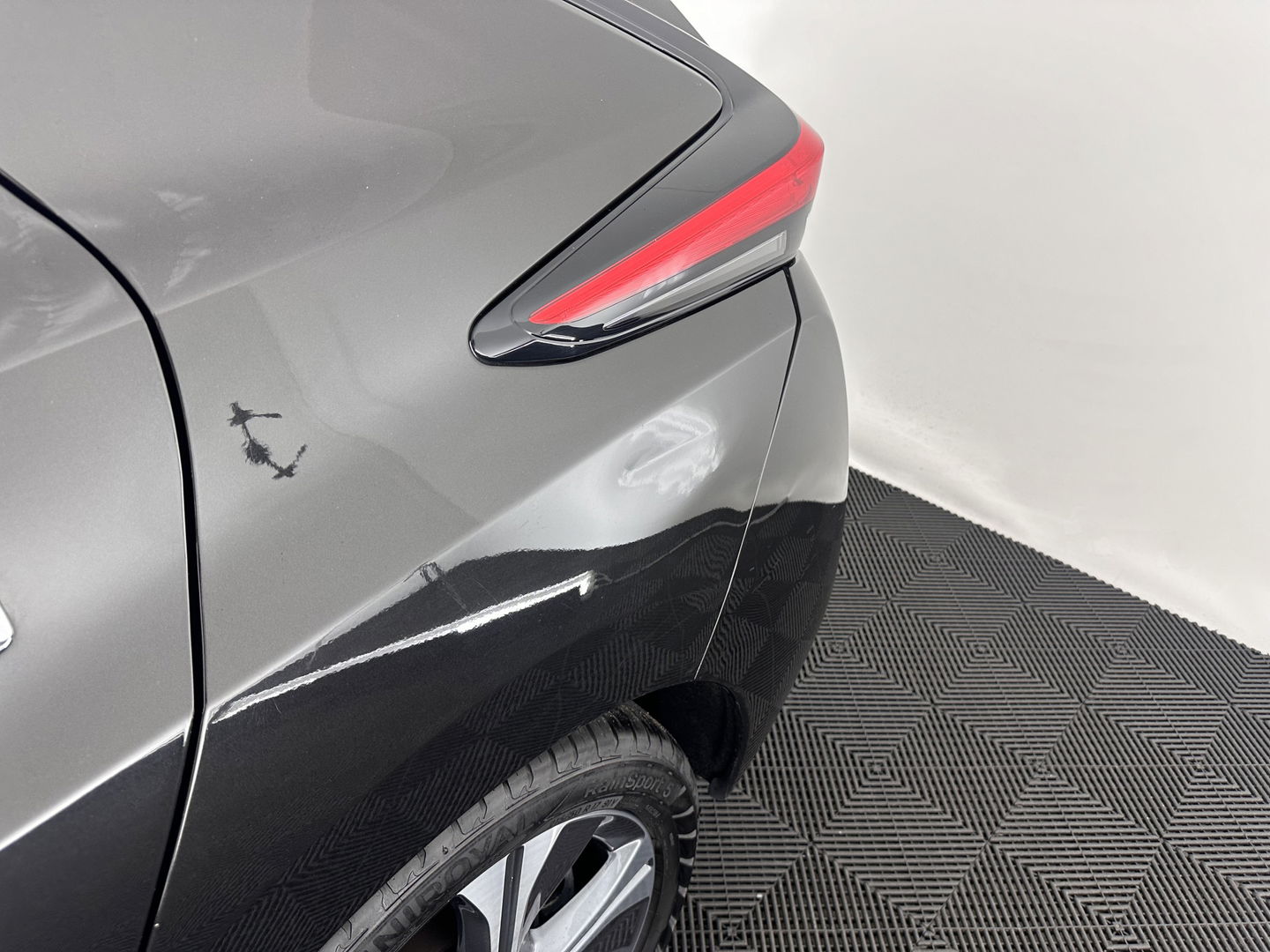 Nissan Leaf Tekna 40 kWh (INCL-BTW) Aut. *LEATHER-FABRIC | FULL-LED | BOSE-SURROUND | ADAPTIVE-CRUISE | TOP-VIEW | KEYLESS | NAVI-FULLMAP | BLINDSPOT | DAB+ | PDC | HEATED-COMFORT-SEATS | TOWBAR | DIGI-COCKPIT | 17"A