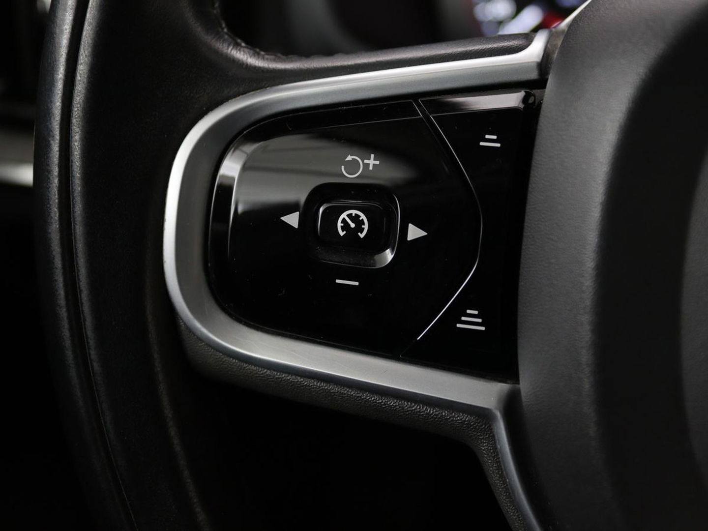 Volvo V60 2.0 T8 Recharge AWD Inscription | Panoramadak | Leder | Stoel & stuurverwarming | Camera | Adaptive cruise | Carplay | Navigatie