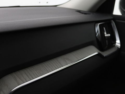 Volvo V60 2.0 T8 Recharge AWD Inscription | Panoramadak | Leder | Stoel & stuurverwarming | Camera | Adaptive cruise | Carplay | Navigatie