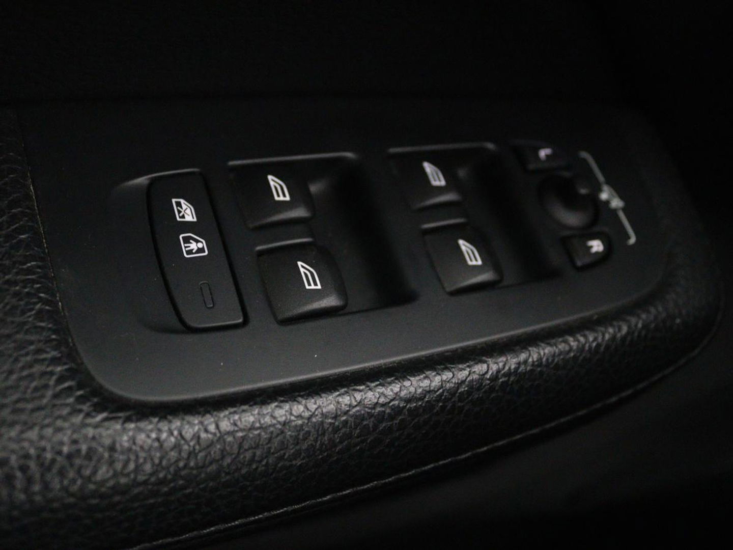 Volvo V60 2.0 T8 Recharge AWD Inscription | Panoramadak | Leder | Stoel & stuurverwarming | Camera | Adaptive cruise | Carplay | Navigatie