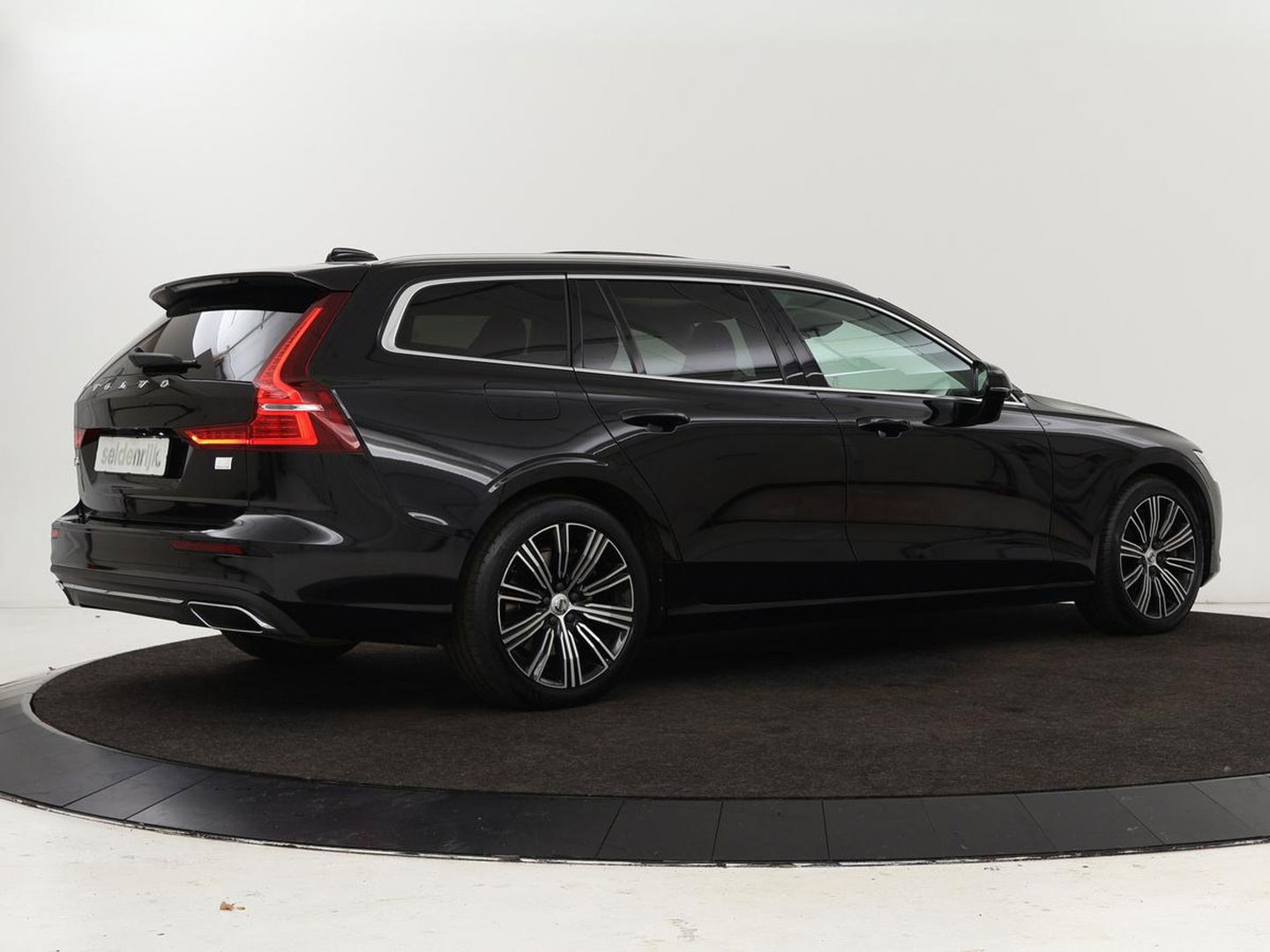 Volvo V60 2.0 T8 Recharge AWD Inscription | Panoramadak | Leder | Stoel & stuurverwarming | Camera | Adaptive cruise | Carplay | Navigatie
