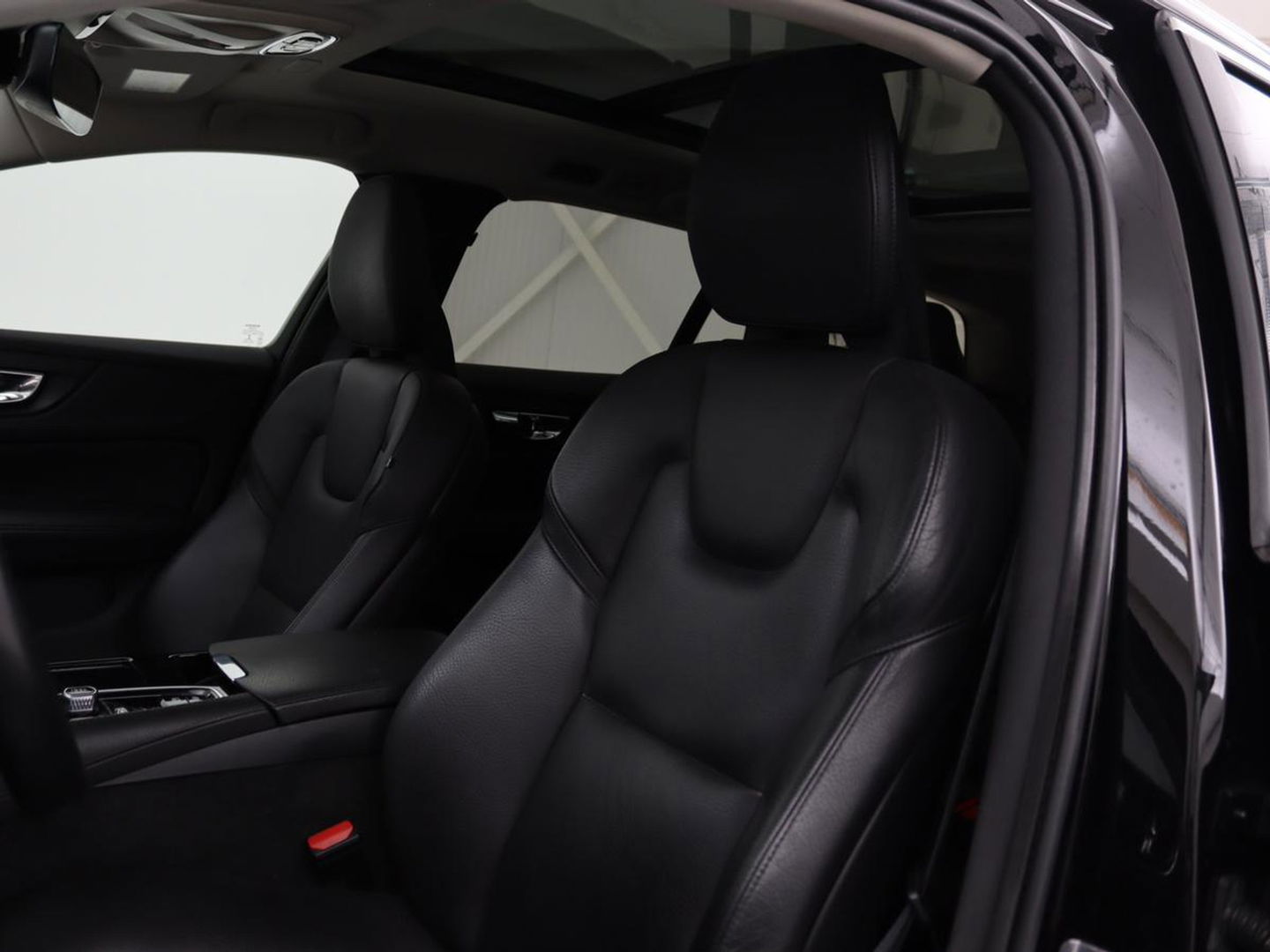 Volvo V60 2.0 T8 Recharge AWD Inscription | Panoramadak | Leder | Stoel & stuurverwarming | Camera | Adaptive cruise | Carplay | Navigatie