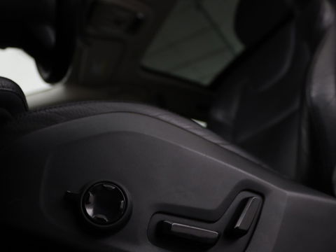 Volvo V60 2.0 T8 Recharge AWD Inscription | Panoramadak | Leder | Stoel & stuurverwarming | Camera | Adaptive cruise | Carplay | Navigatie