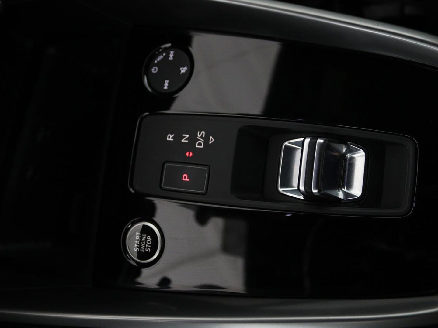 Audi A3 30 TFSI S edition | Carplay | Full LED | Virtual Cockpit | Sportstoelen | Half leder | Getint glas | Climate control | Cruise control