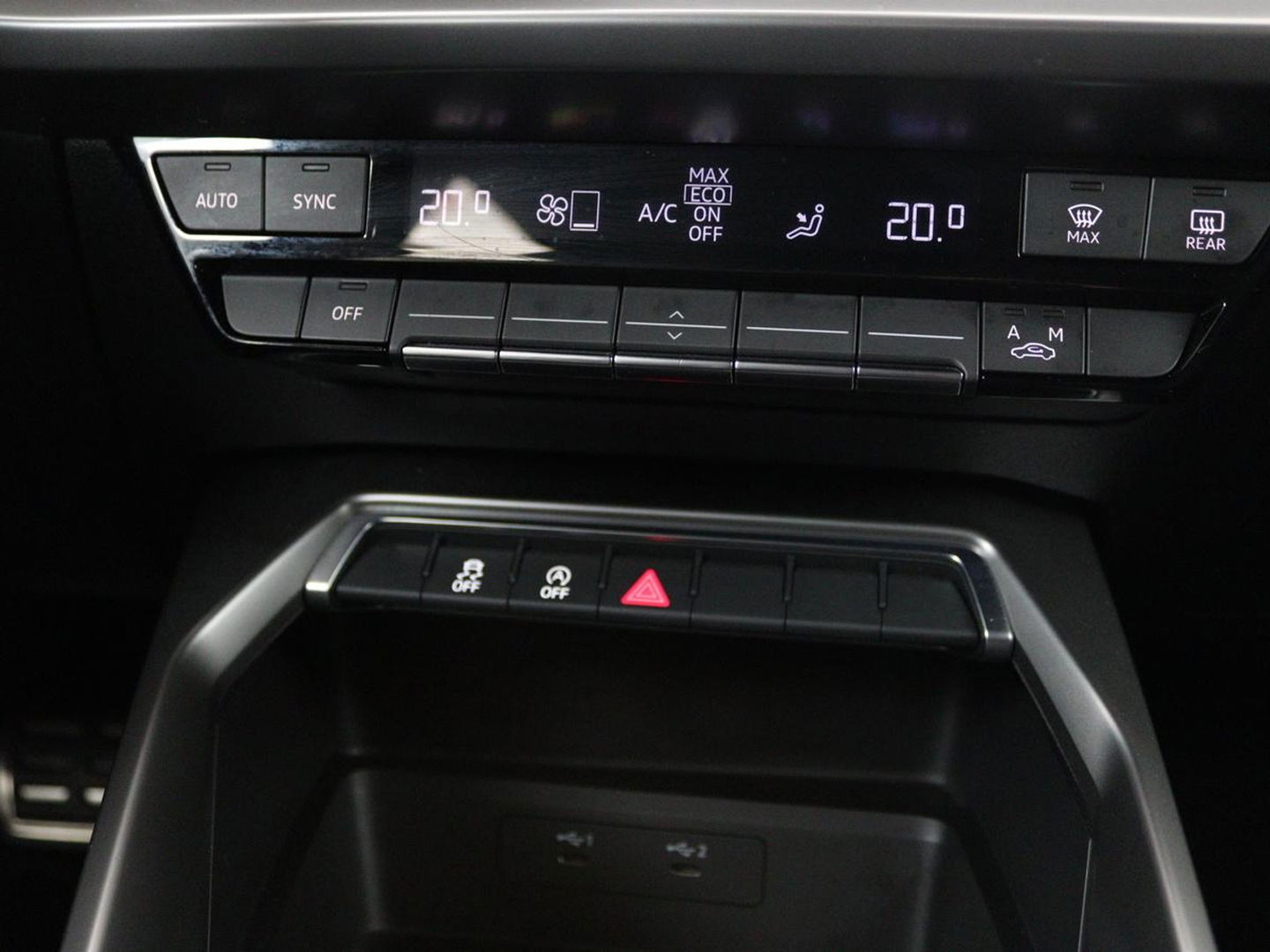 Audi A3 30 TFSI S edition | Carplay | Full LED | Virtual Cockpit | Sportstoelen | Half leder | Getint glas | Climate control | Cruise control