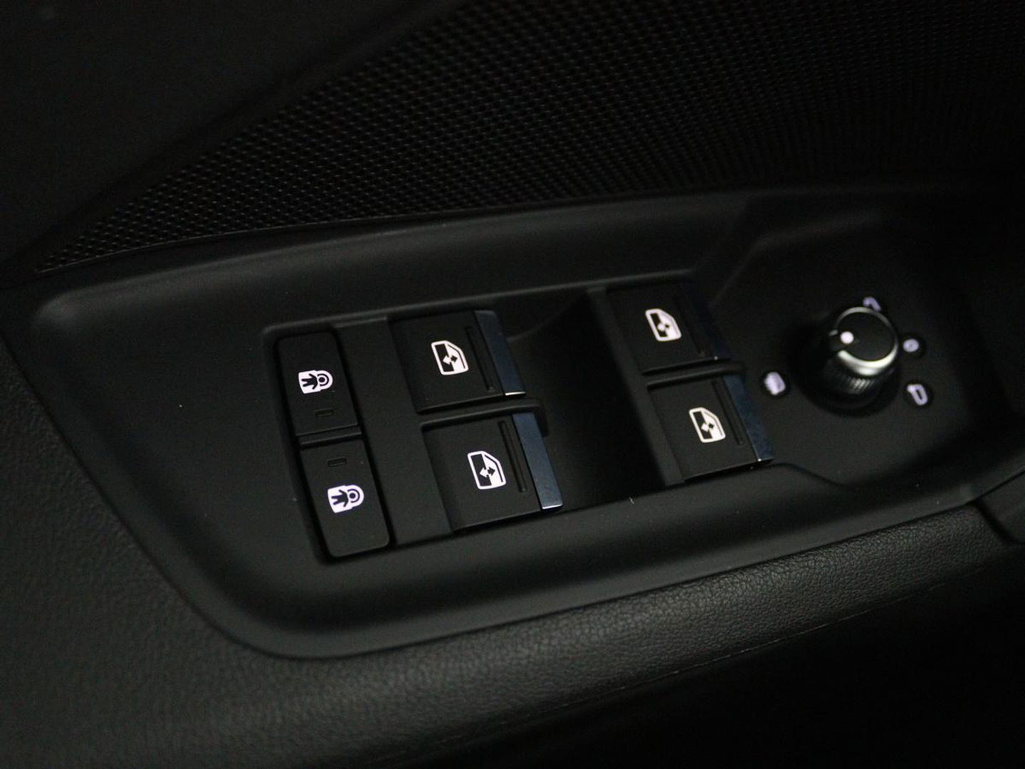 Audi A3 30 TFSI S edition | Carplay | Full LED | Virtual Cockpit | Sportstoelen | Half leder | Getint glas | Climate control | Cruise control