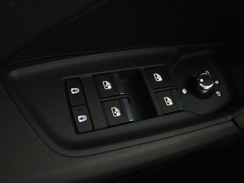 Audi A3 30 TFSI S edition | Carplay | Full LED | Virtual Cockpit | Sportstoelen | Half leder | Getint glas | Climate control | Cruise control