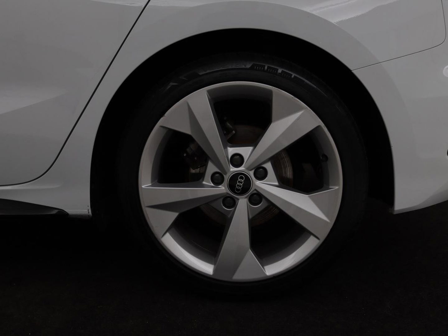 Audi A3 30 TFSI S edition | Carplay | Full LED | Virtual Cockpit | Sportstoelen | Half leder | Getint glas | Climate control | Cruise control