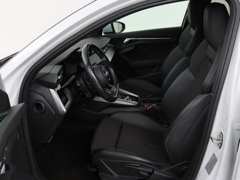 Audi A3 30 TFSI S edition | Carplay | Full LED | Virtual Cockpit | Sportstoelen | Half leder | Getint glas | Climate control | Cruise control